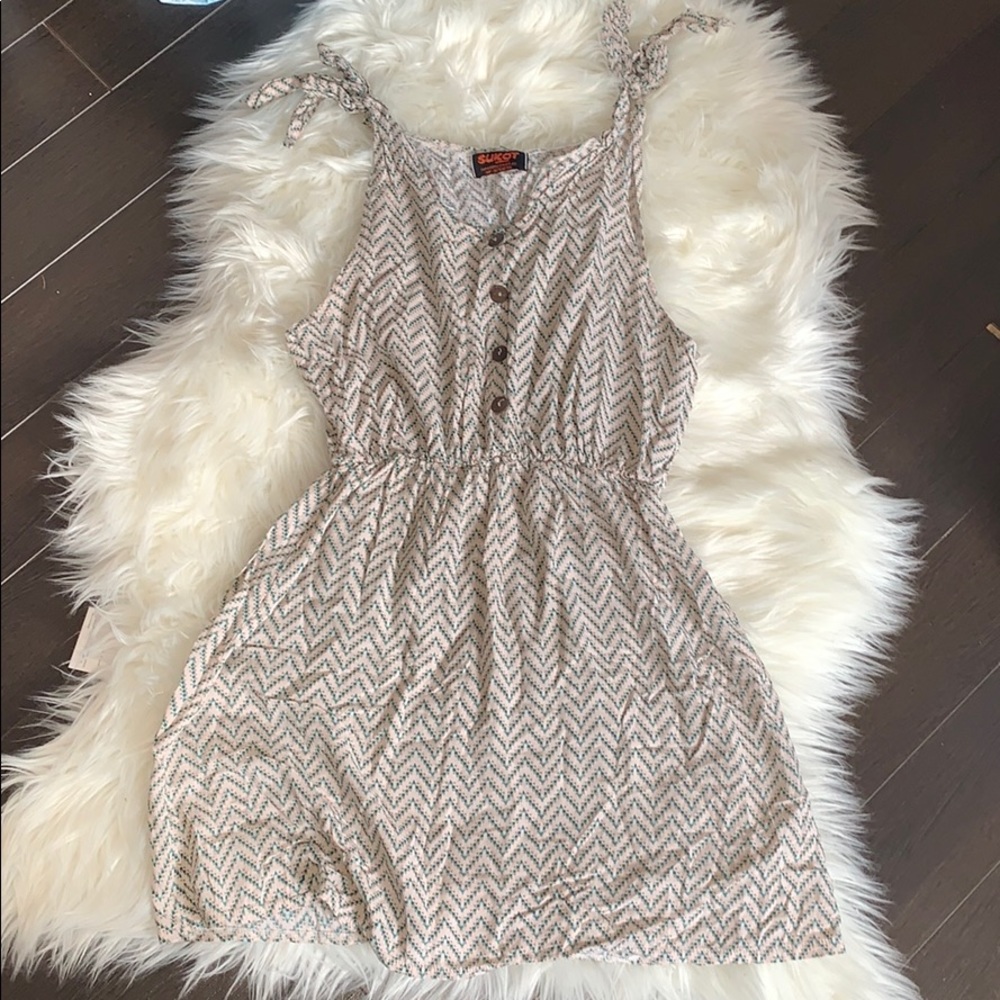 ✨Summer dress with adjustable tie straps!✨
